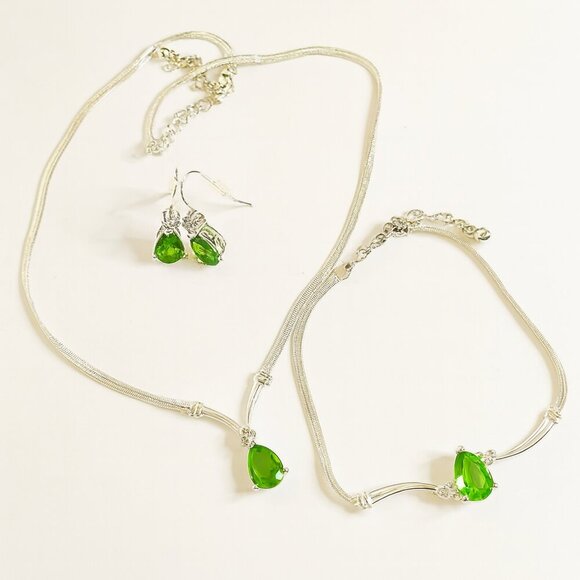 Vintage Avon Silvertone Necklace , Earrings & Bracelet Set Pear Shape - Picture 1 of 5